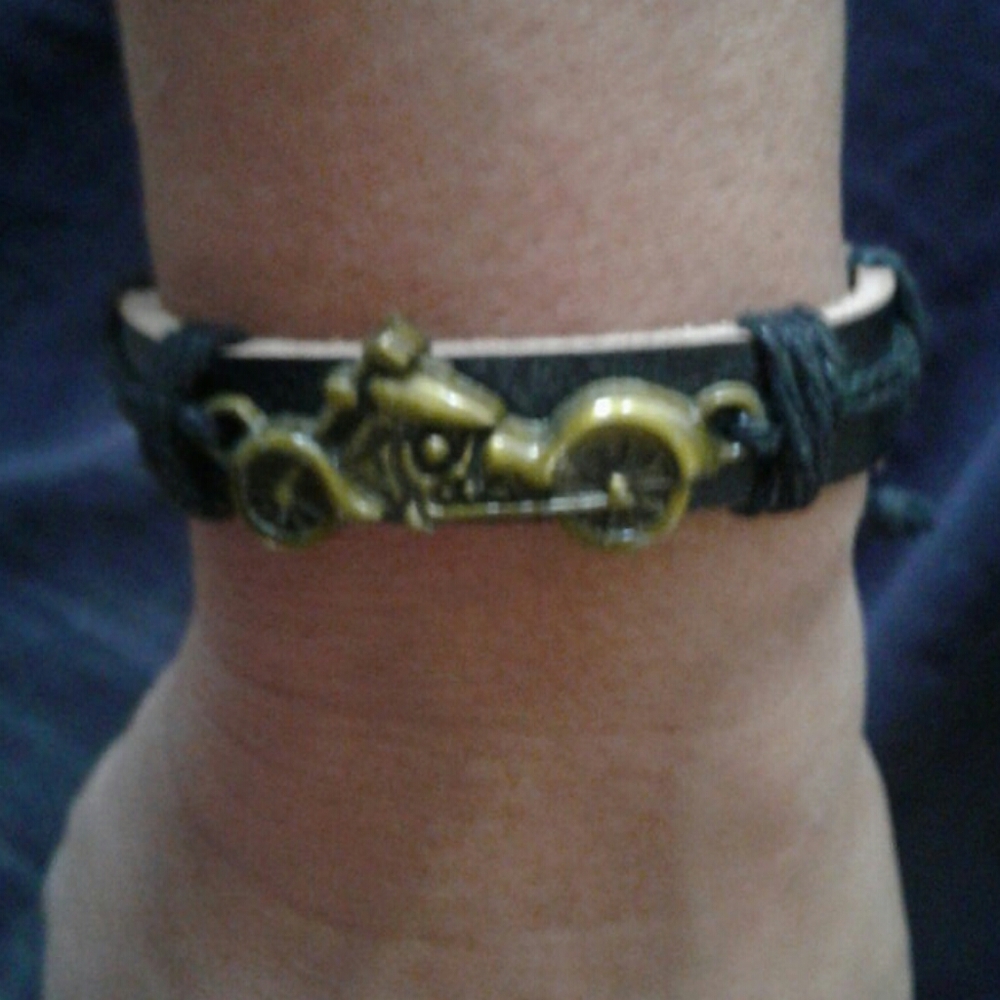 ❤️5/$25. Leather Motorcycle Bracelet - Picture 4 of 4